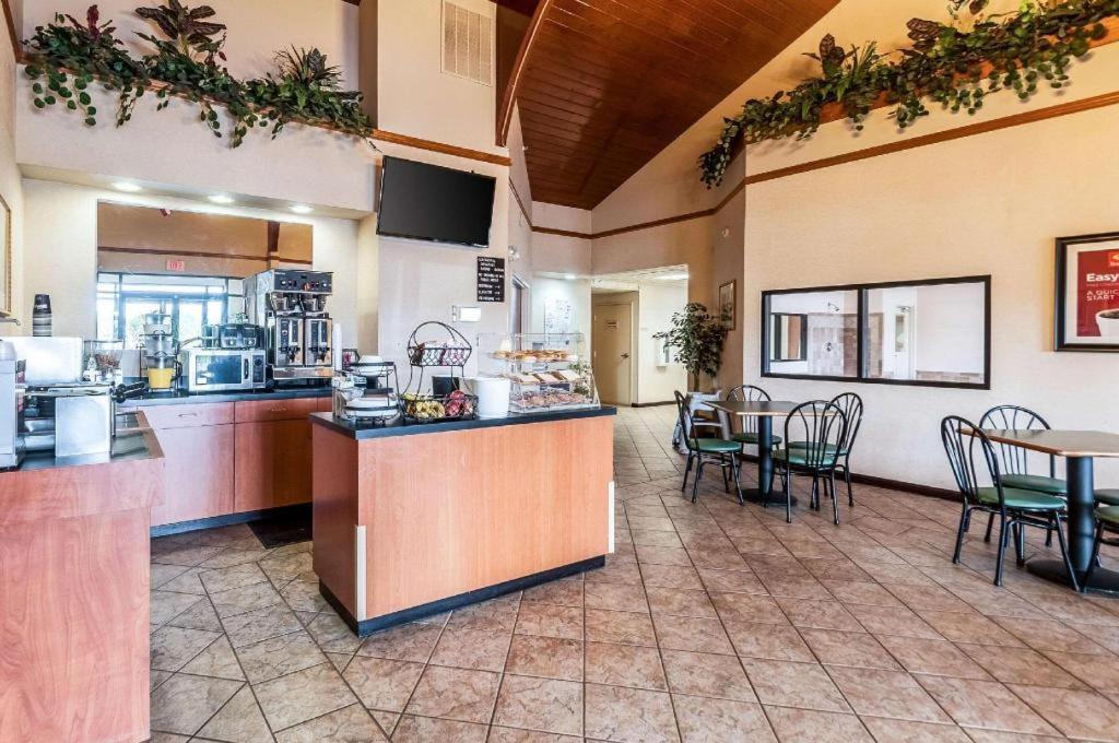 Econo Lodge Inn & Suites Middletown Exteriér fotografie